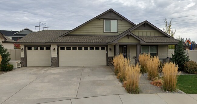 Primary Photo - Beautiful 4-Bedroom, 3-Bathroom Home with ...