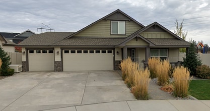 Building Photo - Beautiful 4-Bedroom, 3-Bathroom Home with ...