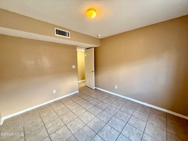 Building Photo - 3401 Tierra Zafiro Dr