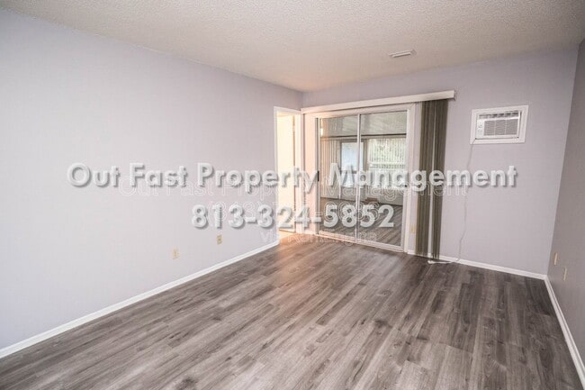 Building Photo - 2764 Kavalier Dr