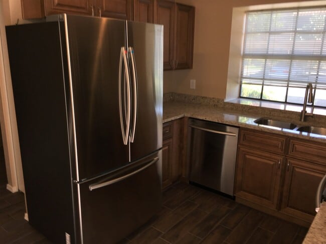 Building Photo - **MOVE-IN SPECIAL 50% OFF MOVE-IN MONTH!!!!** **BEAUTIFUL 3br/2ba TOWNHOME (ELLIOTT & ARIZONA AVE)**