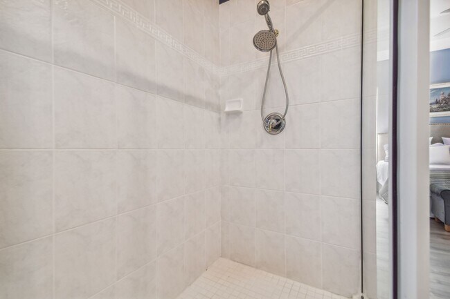Building Photo - 3 Bed, 2 Bath Single Family Home in Sarasota