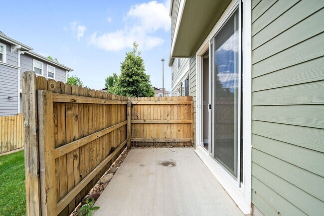 Building Photo - Modern 3BD, 2.5BA Cottonwood Condo with At...
