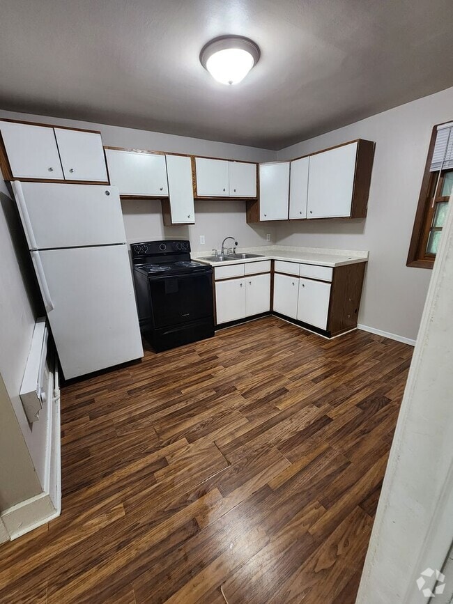 Building Photo - Birch St Duplex