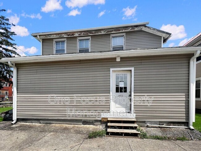 Building Photo - 200 Danis St