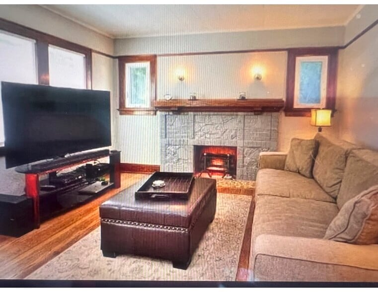 Building Photo - 3085 N Brookfield Rd