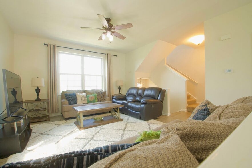 Building Photo - 3128 Valley Falls St