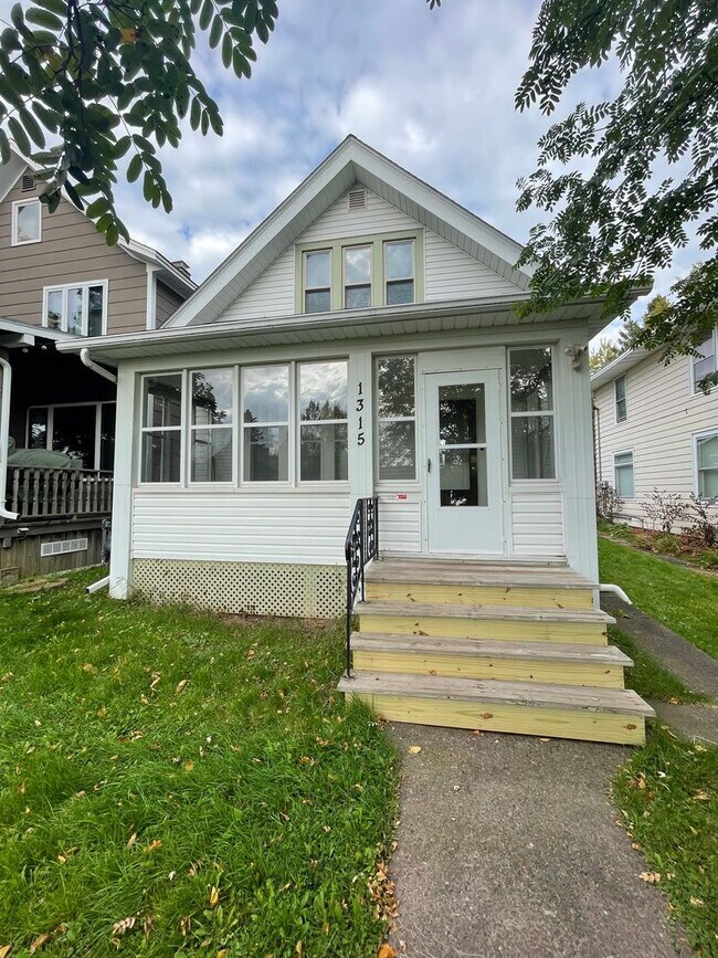Primary Photo - AVAILABLE NOW - 2 Bedroom, 1 Bath Brand ne...