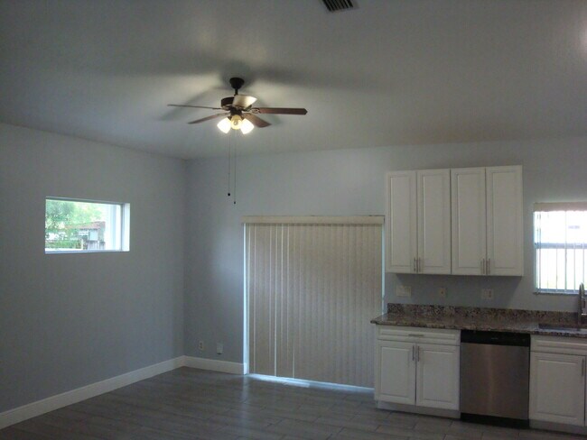 Building Photo - 317 Jennings Ave