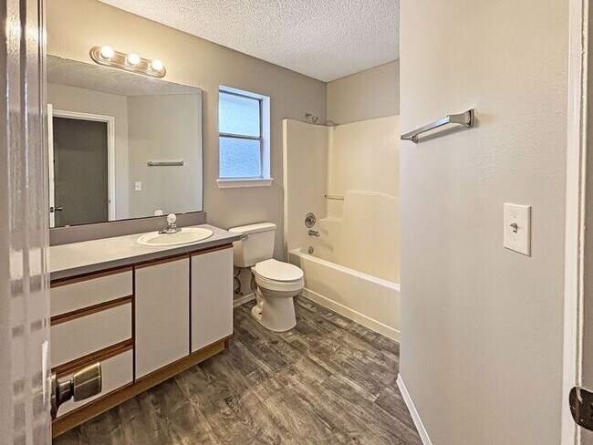 Building Photo - Beautiful 3-Bedroom Home: A Perfect Blend ...