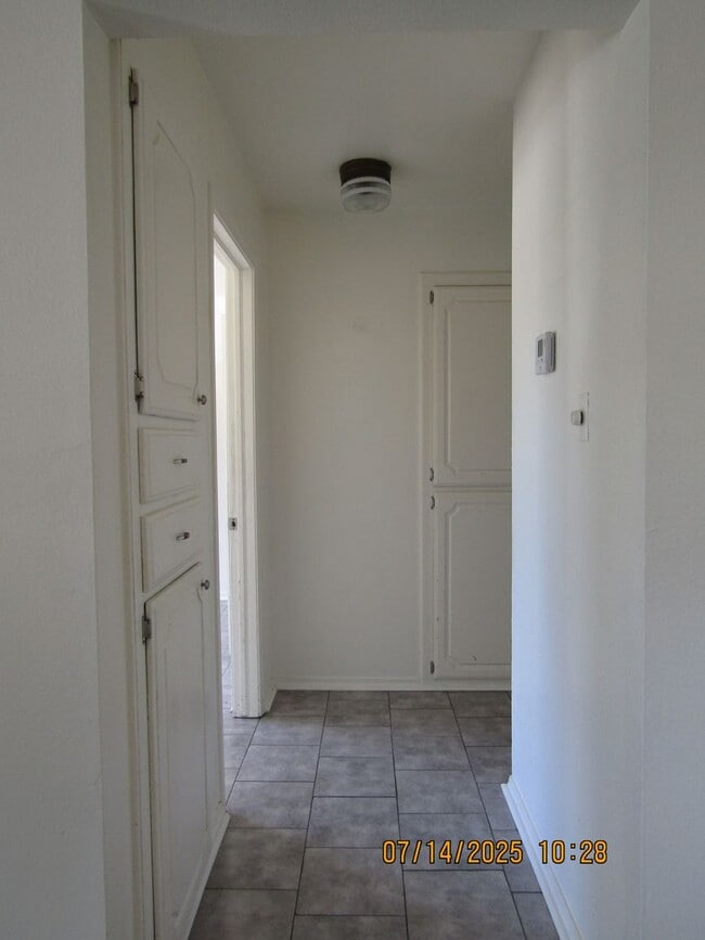 Building Photo - Turtle Creek Townhouse! MacArthur School D...
