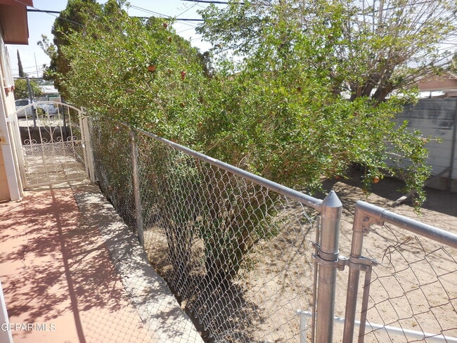 Building Photo - 1127 Del Norte St