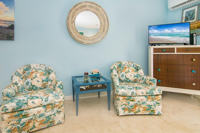 Building Photo - 751 Ocean Dr