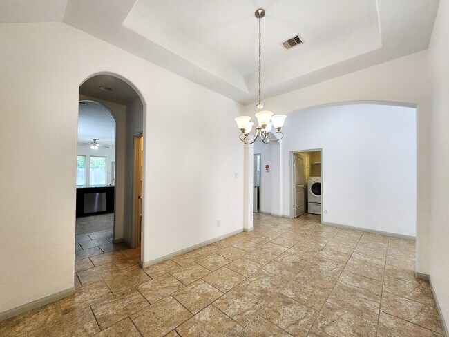Building Photo - 4515 Greenleaf Dr