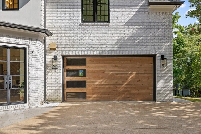 Building Photo - 1103 Centennial Dr