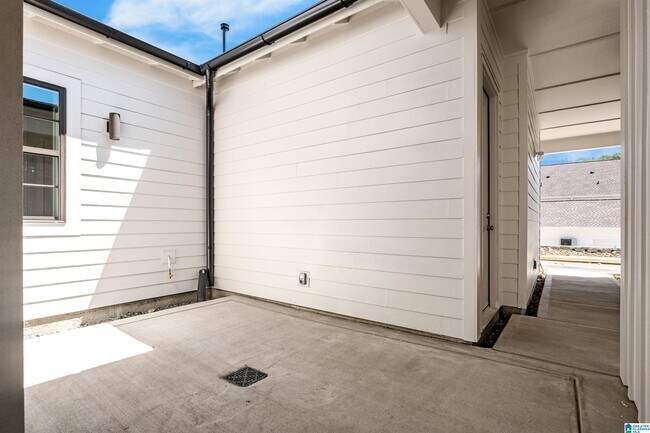 Building Photo - 3789 Poe Dr