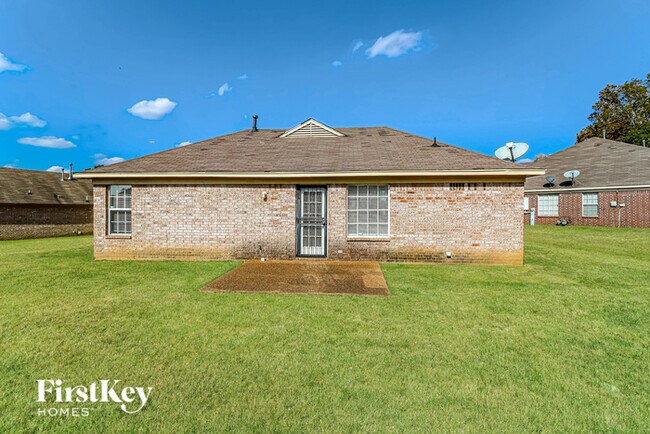 Building Photo - 4643 Blue River Cove