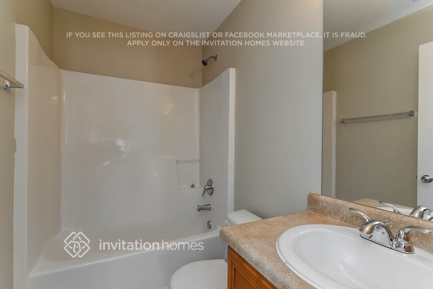 Building Photo - 3967 Rosebud Park Dr