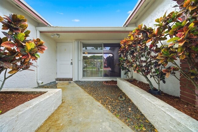 Building Photo - 920 NW 92nd Ave