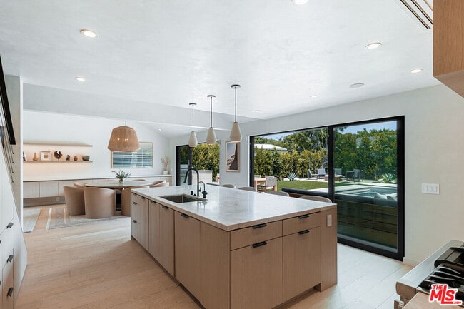 Building Photo - 6450 Surfside Way