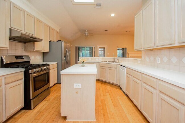 Building Photo - 7731 Las Flores Dr