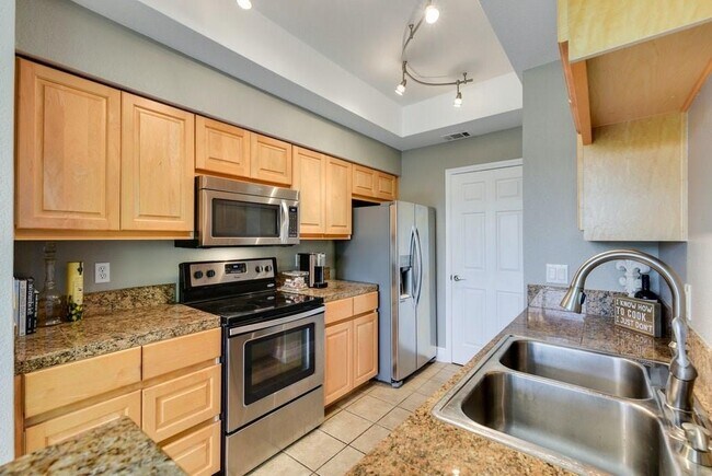 Building Photo - 4711 Spicewood Springs Rd