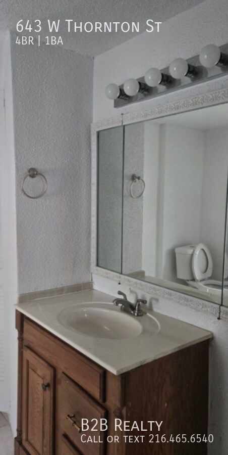 Building Photo - 643 W Thornton St