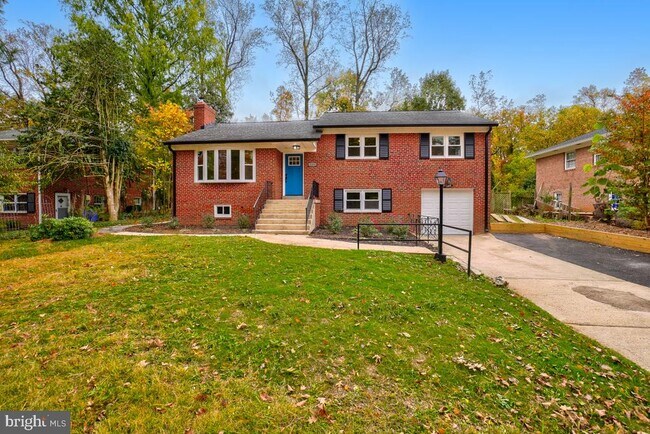 Building Photo - 1203 Brantford Ave