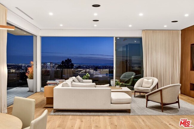 Building Photo - 9894 Beverly Grove Dr