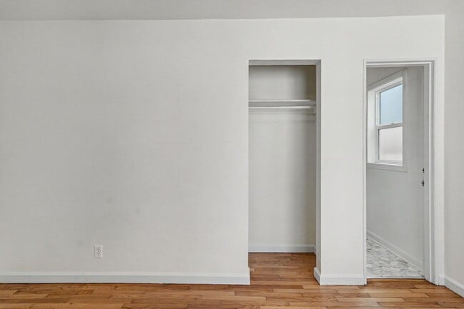 Building Photo - 19th 4-Plex - 000004