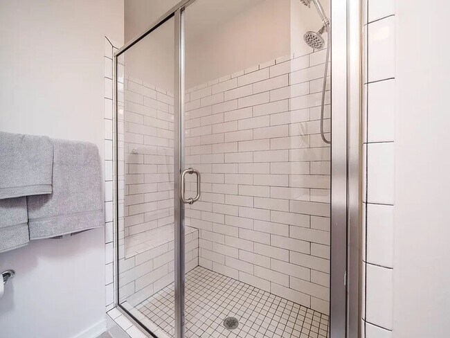 Building Photo - Premier 2BD, 2.5BA Downtown Raleigh Townho...