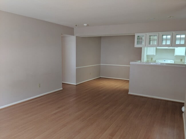 Building Photo - Englewood/DTC Ground Floor 2 Bedroom 2 Bath Condo For Rent - Great Location and Amenities