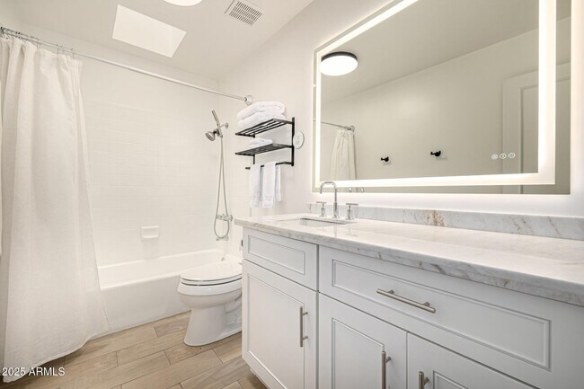 Building Photo - 7345 E Keim Dr