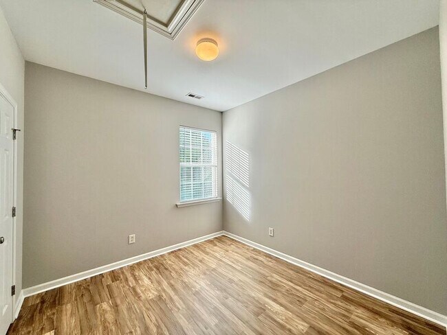 Building Photo - 2113 Trefoil Ln