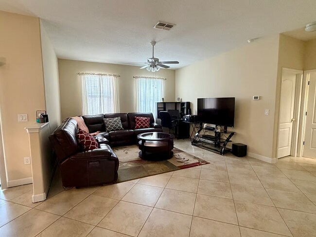 Building Photo - 3,261 SF Fully Furnished 5-Bed Gem | Just Bring Your Suitcase!