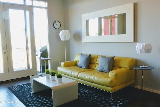 Building Photo - 516 E Ames Pl