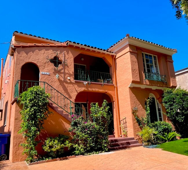 Front - 1115 S La Peer Dr