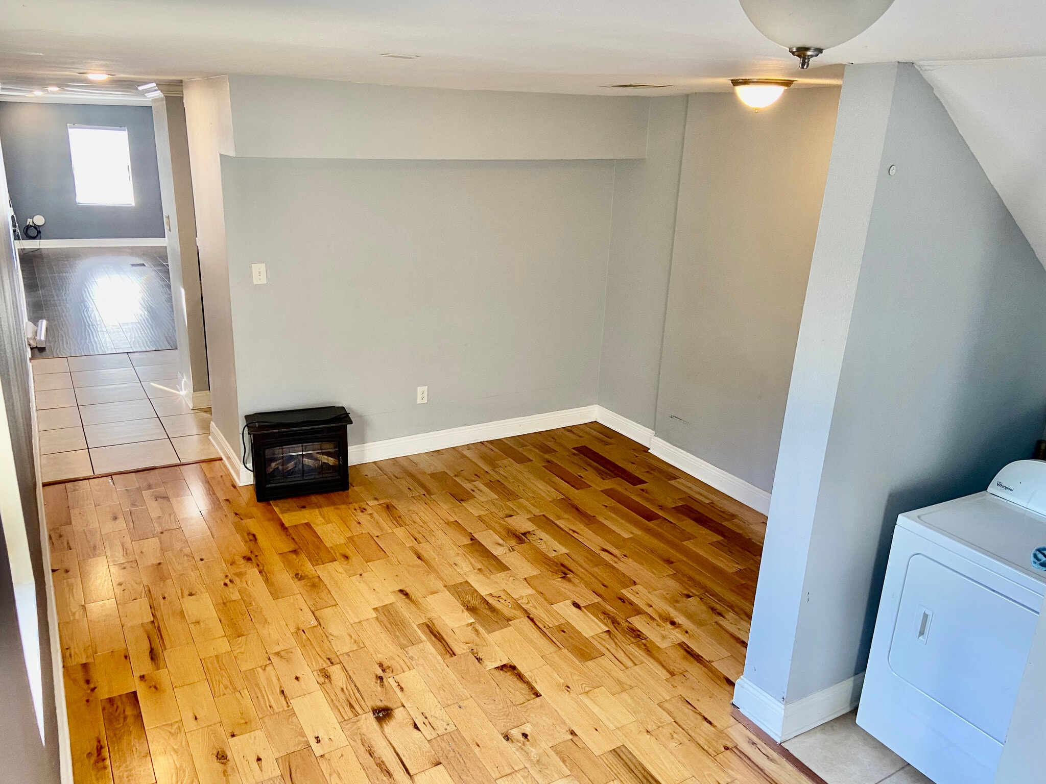 Building Photo - 2135 Mirabeau Ave