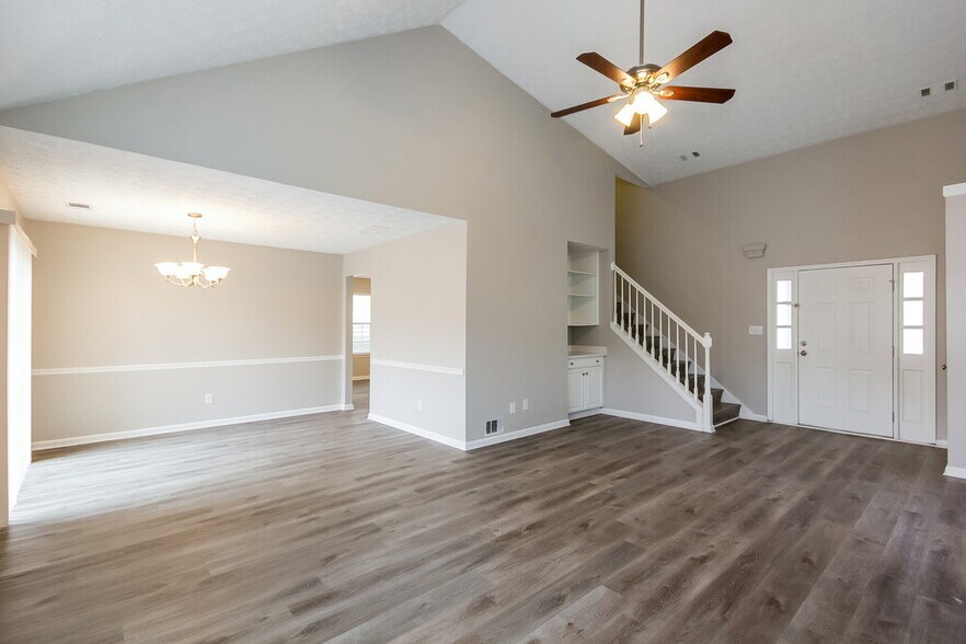 Building Photo - 2060 Stoneoak Dr
