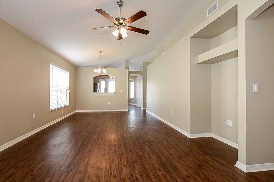 Building Photo - 1533 Marsh Wood Dr