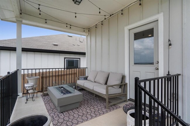 Building Photo - 11620 Comano Dr