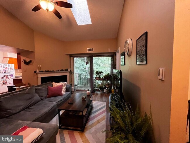 Building Photo - 7746 New Providence Dr