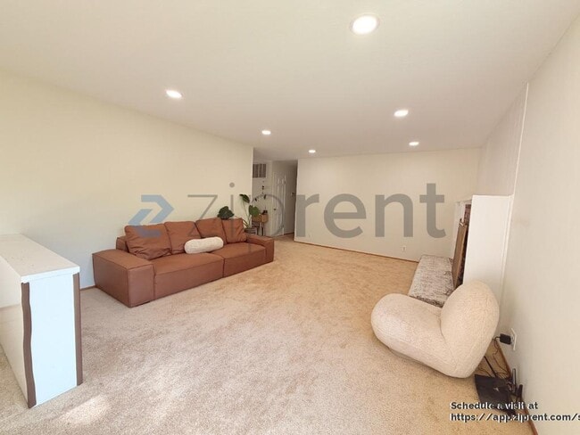 Building Photo - 500 Malaga Way