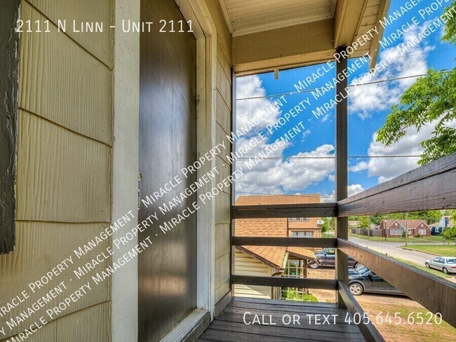 Building Photo - 2111 N Linn-Unit 2111