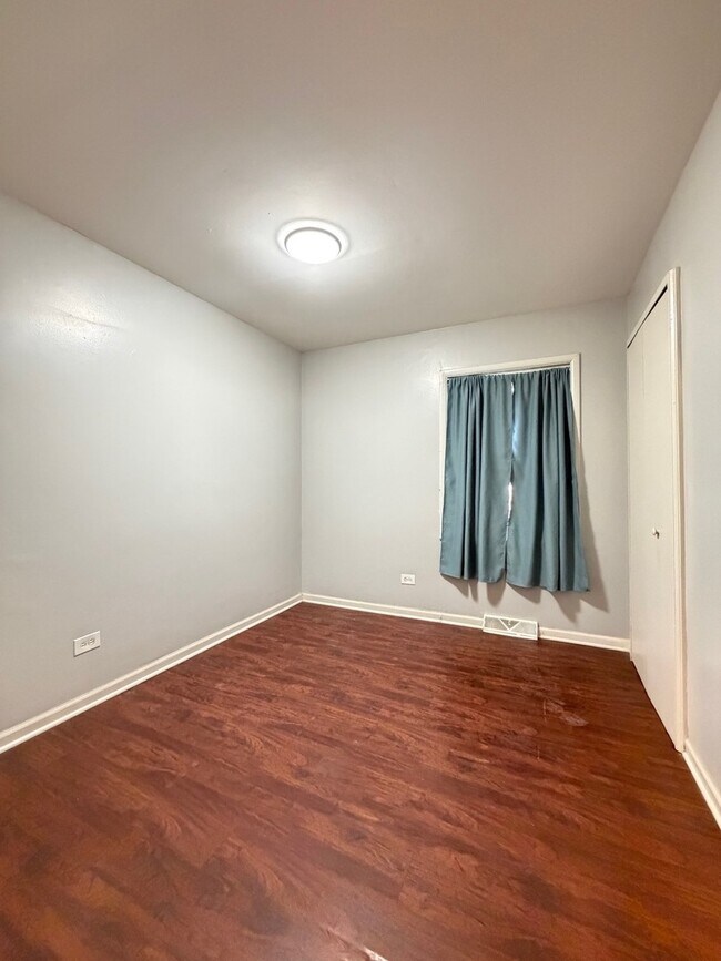 Building Photo - 450 E Mulberry Ct