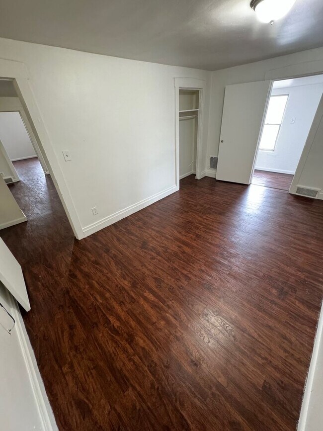 Building Photo - 2605 Walnut St