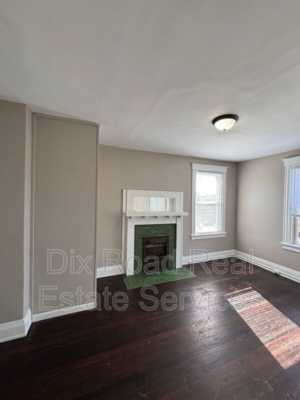 Building Photo - 810 Sunset Ave