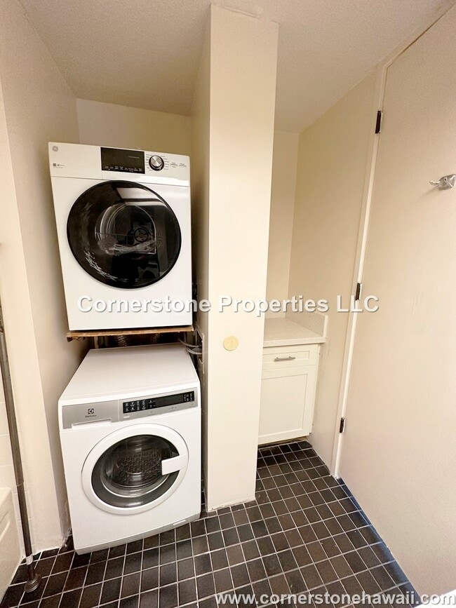 Building Photo - 55 S Judd St