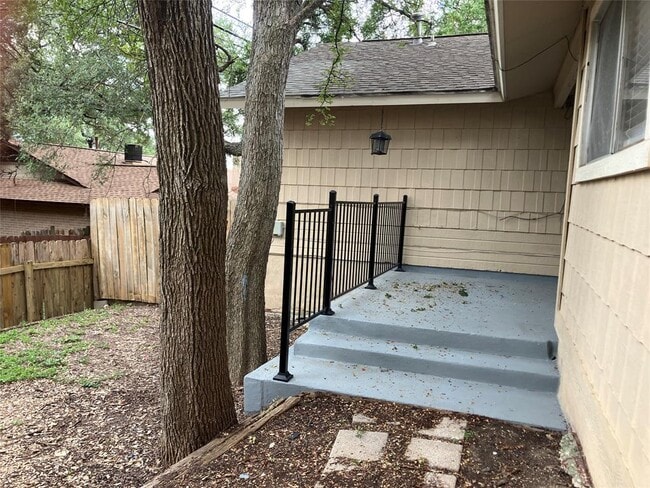 Building Photo - 8111 Ceberry Dr