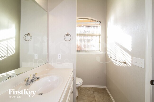 Building Photo - 3113 Highland Glen